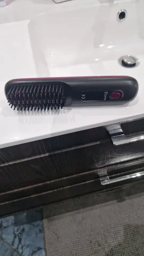 Brosse Lissante Pro Lisse Élégant et Coiffé en Quelques Minutes — photo d'un client 2
